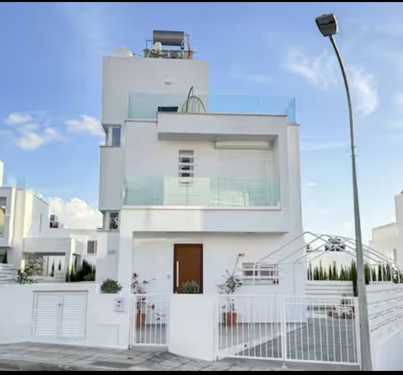 Top moderne 3 bedroom-Villa mit Dachterrasse in Peyia Top moderne 3 bedroom-Villa mit Dachterrasse in Peyia
